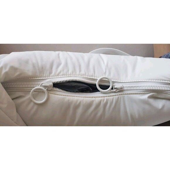 NWT HOUSE OF HARLOW 1960 WHITE NYLON CRESCENT ADJUSTABLE STRAP CROSSBODY BAG - Picture 5 of 7